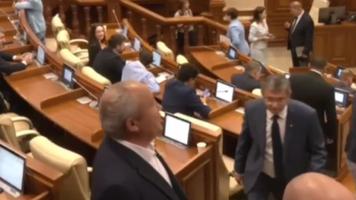 https://unimedia.info/ro/news/04641c639655582a/video-deputatul-pas-boris-marcoci-deranjat-de-afisele-opozitiei-din-parlament-cu-cc-nu-e-a-voastra-ce-e-cu-pornografia-asta-sa-le-rupem-in-chda-ma-sii.html?utm_source=Site%20Widgets&utm_medium=Trend%20News%20Widget&utm_campaign=Trend%20News%20Widget