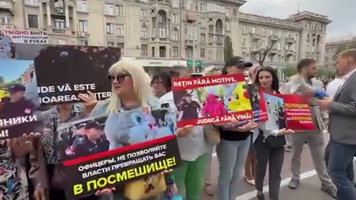 (VIDEO) Protest la sediul Ministerului Afacerilor Interne: „Unde vă este onoarea, ofițeri”