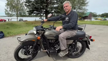 Un bărbat din Alaska a primit o motocicletă nouă de la Vladimir Putin în timpul summitului Trump