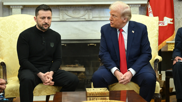 „Să-l laude cât mai mult”. Diplomații britanici îl învață pe Zelenski cum să comunice cu Trump