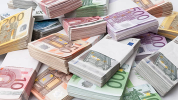 Condamnat, după ce nu a declarat în vamă la Aeroport aproape 100.000 euro