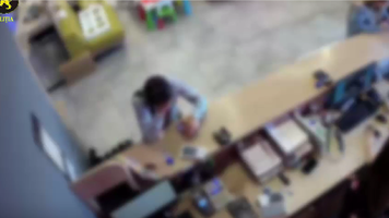(VIDEO) Chișinăuian reținut de Poliția Capitalei, după ce a obținut sute de mii de lei prin escrocherii la telefon