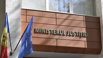 Ministerul Justiției dezminte acuzațiile avocaților lui Plahotniuc și insistă că nu tergiversează extrădarea acestuia în R. Moldova