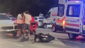 Motociclistul care s-a izbit aseară de un Porsche la Botanica, transportat la spital: Cum s-a produs coliziunea