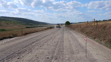 (FOTO) Încep lucrările pe un alt sector al drumului regional G106, Anenii Noi