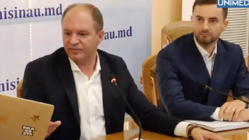 (VIDEO) Scandal la Primărie. O jurnalistă i-a pus lui Ceban în față laptopul, să-i arate unde sunt publicate cheltuielile: „Nu faceți spectacol. Vă ajută directorul de la Finanțe, dacă aveți complicații”