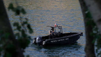 Poliția franceză a reținut un suspect după ce 4 cadavre au fost descoperite în fluviul Sena, la distanță mică între ele
