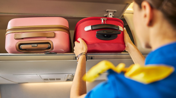 Ryanair își plătește angajații care depistează bagajele de mână neconforme. Bonus de 2,5 euro pentru fiecare troler supradimensionat