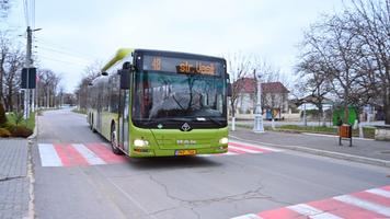 Primăria Municipiului Chișinău informează că aproape jumătate de milion de călători circulă zilnic cu transportul public municipal, dintre care, peste 270 de mii de persoane beneficiază de călătorii gratuite, subvenționate de municipalitate.