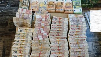 (VIDEO) Percheziții SFS la un liceu privat din Chișinău. Ar fi prejudiciat bugetul cu peste 11 milioane lei