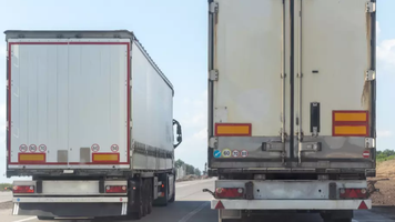 Doi șoferi de TIR au reușit ce n-a putut poliția, pe o autostradă din Germania. Cum au blocat o Skoda Octavia care circula cu 200 km/h