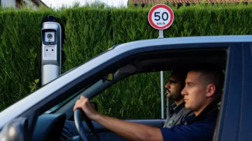 Un șofer va plăti 28.000 de euro amenzi, pentru că a depășit de peste 100 de ori limita de viteză, în 6 luni