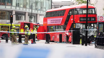 (VIDEO) Un autobuz turistic a lovit mai mulți pietoni, în Londra: mai mulți răniți