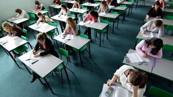 Record în Franța: o elevă a luat bacalaureatul la vârsta de 9 ani