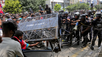 (VIDEO) Revoltă a tinerilor din Nepal, soldată cu cel puțin 14 morți și zeci de răniți: „Opriți corupția, nu rețelele sociale”
