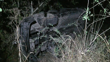 (FOTO) A pierdut controlul volanului după care s-a răsturnat: Șoferul și trei pasageri au fost răniți