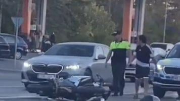 Accident violent în capitală: Un bărbat, grav rănit, după ce motocicleta cu care se deplasa s-a lovit cu o Toyota