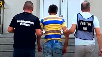 (VIDEO) Grup specializat în trafic de droguri, destructurat de polițiști în nordul R.Moldova