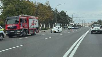 (VIDEO) Un taximetru s-a izbit într-un stâlp pe o stradă din Chișinău