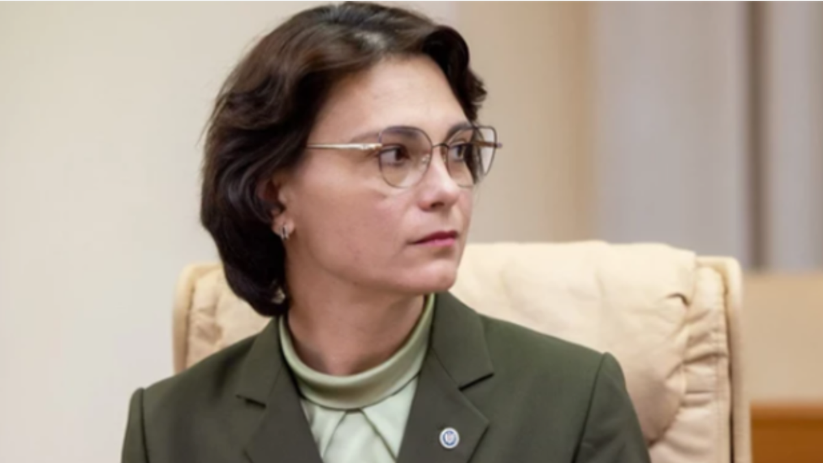 Șefa de la MAI despre împușcăturile de la sediul Poliției: ”Ar fi fost vorba despre o defecțiune la armă”