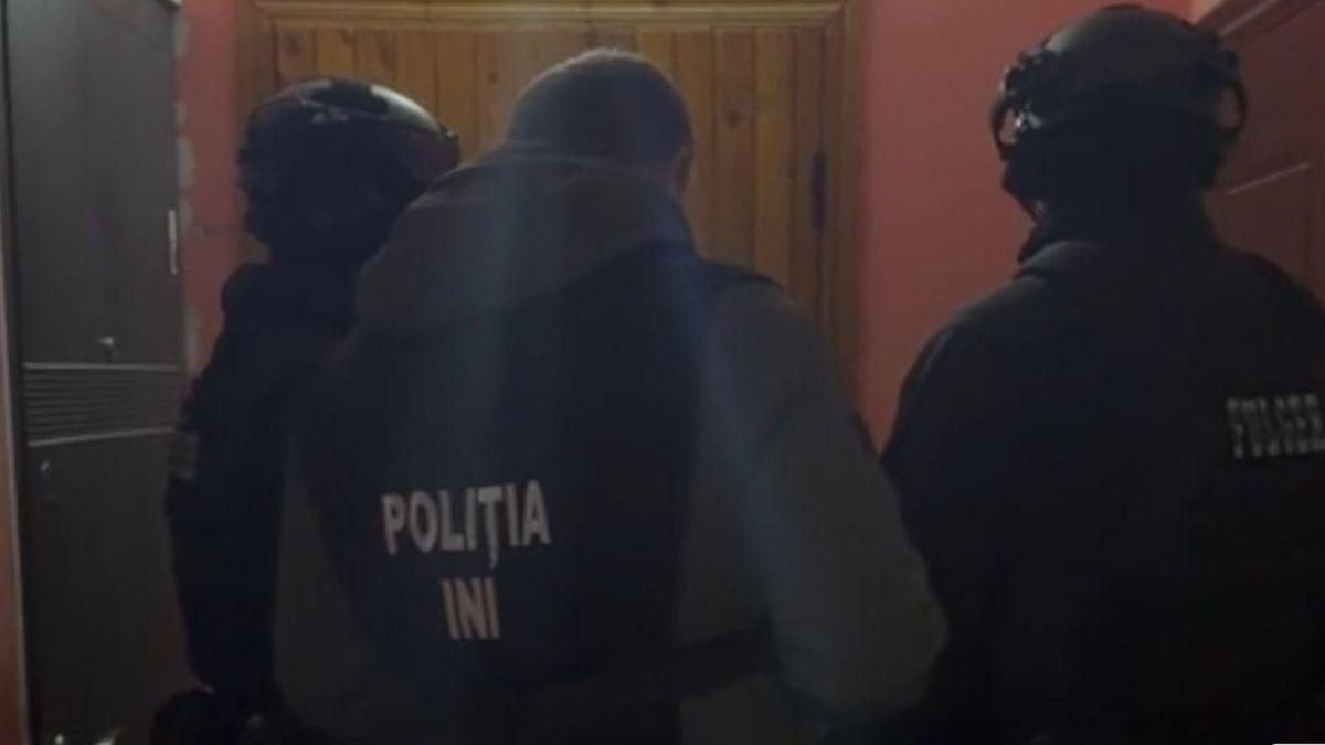 (VIDEO) Șantaj cu sicrie și cruci – 8 suspecți, unul reținut | Puls Media