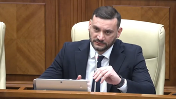 Deputat: proiect separat pentru facilitarea instalării panourilor solare pe blocuri