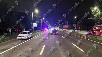 (FOTO) Accident în lanț, cu implicarea a două BMW-uri, în Chișinău. Sunt victime