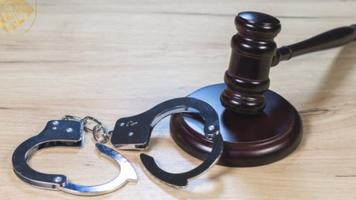 Condamnat la 7 ani de închisoare pentru furt comis prin intermediul unui minor și deținere ilegală de substanțe stupefiante