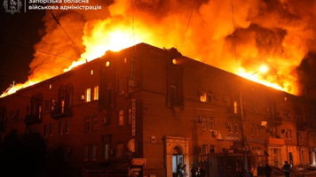 Un mort şi şapte răniţi în Ucraina, într-un atac cu dronă în oraşul Zaporojie. Incendiu într-un bloc de trei etaje. Imobile, vehicule şi infrastructuri civile, avariate