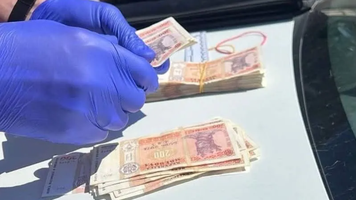 A încercat să scape de răspundere cu 40.000 de lei. Un bărbat este cercetat pentru coruperea unui polițist