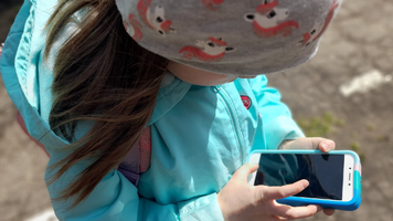 Fără TikTok, Instagram sau Facebook pentru copiii sub 15 ani. Decizia luată de Emiratele Arabe Unite