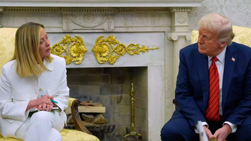 Italienii sunt revoltați după ce Donald Trump a spus că a făcut o poză „din milă” cu Giorgia Meloni, după ce aceasta l-a „implorat”