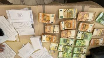 (VIDEO) Peste 20 de percheziții într-un dosar de spălare de bani de 13,5 milioane de lei