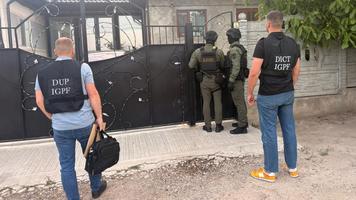 (VIDEO) Șase persoane noi reținute în dosarul de încălcare a vieții private, hărțuire sexuală, pornografie infantilă, șantaj, amenințare cu omor și spălare de bani – Car Vertical