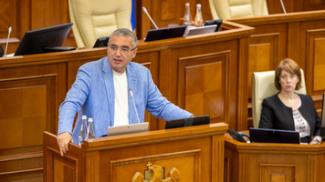 Renato Usatîi, despre „relația Guvernului cu timpul” și amânarea cu un an a identificării utilizatorilor de cartele PrePay: „Oamenii sunt deja furați astăzi, dar guvernul amână protecția cu un an”