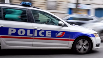 Un șofer român a refuzat să oprească la control, a fugit și a fost împușcat de polițiști, în Franța. Doi agenți au ajuns la spital în stare de șoc