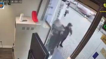 (VIDEO) Credite contractate fraudulos pe numele a 36 de tineri. Un bărbat, condamnat la 10 ani
