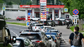 Coadă la benzinărie