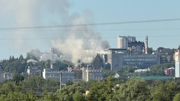 Ucraina a lovit în Rusia o rafinărie de petrol aflată la 1.300 de km distanţă