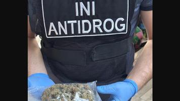 (VIDEO) Droguri în valoare de sute de mii de lei, scoase din circuit. Trei tineri au fost reținuți de polițiștii antidrog