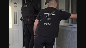 (VIDEO) Încă un centru de apel fraudulos, destructurat în cadrul unei operațiuni internaționale
