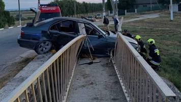 (FOTO) Grav accident cu BMW, la Cahul. Un mort și doi răniți
