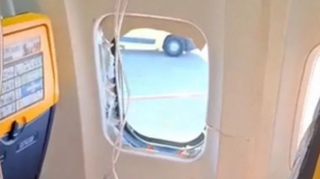 Un sârb, aproape aspirat dintr-un avion Ryanair, pe ruta Salonic - Memmingen.