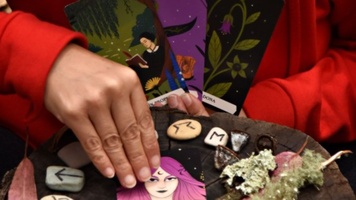 „Proceduri de curățare spirituală” în valoare de peste jumătate de milion de lei. O femeie din Râșcani, trimisă în judecată pentru escrocherie