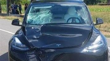 Femeie lovită mortal de un automobil Tesla, la Telenești