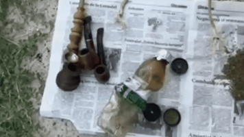(VIDEO) Mai multe persoane, reținute la Drochia într-un dosar de droguri