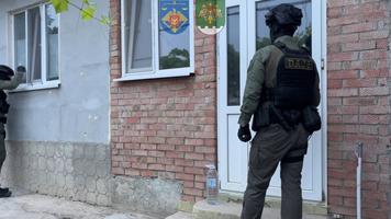 (VIDEO) Concubini – reținuți pentru exploatarea sexuală a femeilor în Chișinău, cu peste 10 percheziții desfășurate