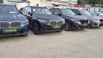 (VIDEO) Percheziții INI în Chișinău într-o schemă de spălare de bani de zeci de milioane de lei, proveniți contrabanda cu țigări