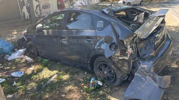(FOTO) Un tânăr băut a furat o mașină și a făcut-o zob, la Strășeni