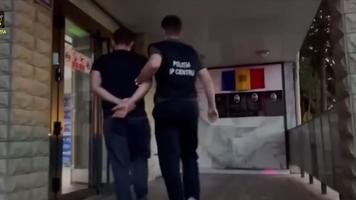 (VIDEO) Tânăr traficant de droguri, reținut în flagrant de IP Centru